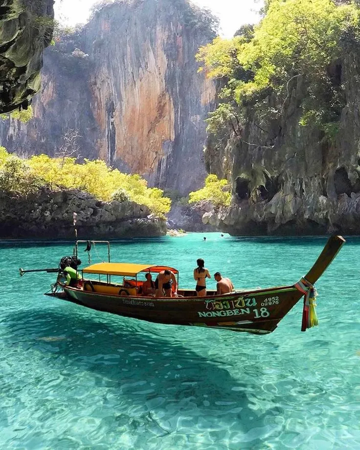 Phi Phi Island (Economy)